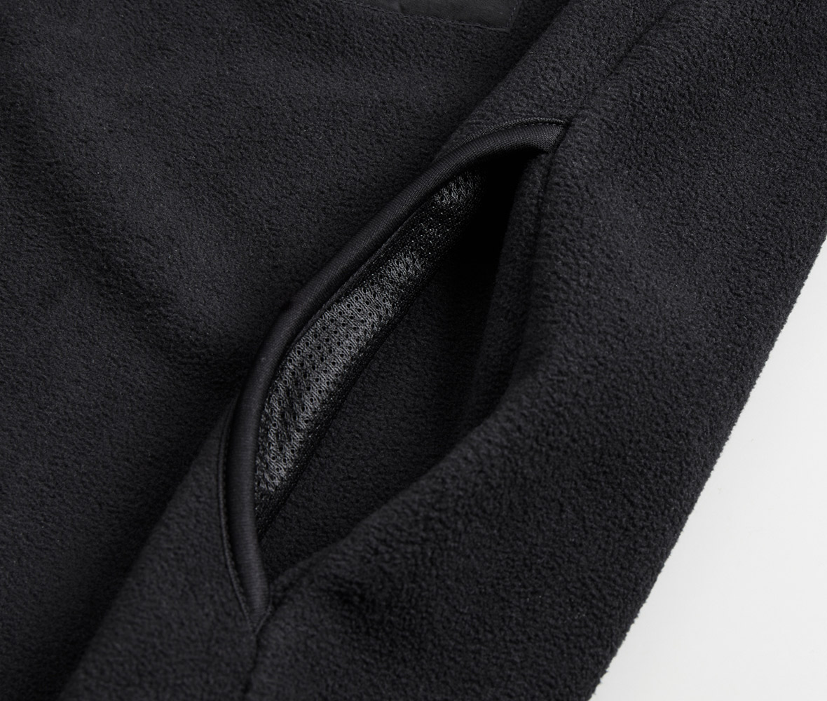 002.ブラックのサイドポケットの袋布はブラックカラーのメッシュを使用